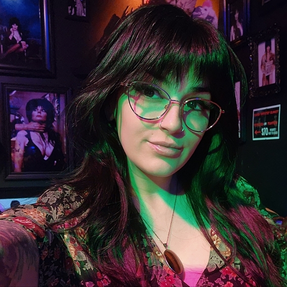 Meet your Posher, Skicks - Picture 1 of 1